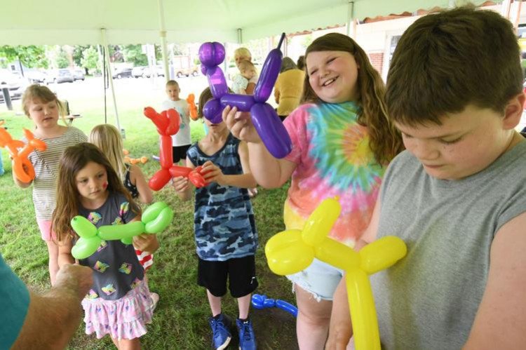 Balloons twister